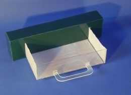 halb ausgezogenes Tablett