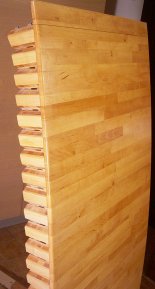 Tischplatte auf die kurze Seite gestellt